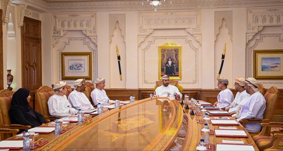 OmanNewsAgency's tweet photo. مجلس إدارة مركز عُمان المالي العالمي يطّلع خلال اجتماعه برئاسة صاحب السُّمو السّيد نائب رئيس الوزراء للشؤون الاقتصادية، رئيس مجلس الإدارة على مستجدات المنظومة التشريعية والتنظيمية والتشغيلية للمركز، مع التأكيد على مواصلة الجهود المبذولة لتعزيز الجاذبية الاستثمارية وتهيئة بيئة مستقرّة وتنافسية لممارسة الأعمال واستقطاب الاستثمارات والمؤسسات المالية العالمية. 

#العُمانية