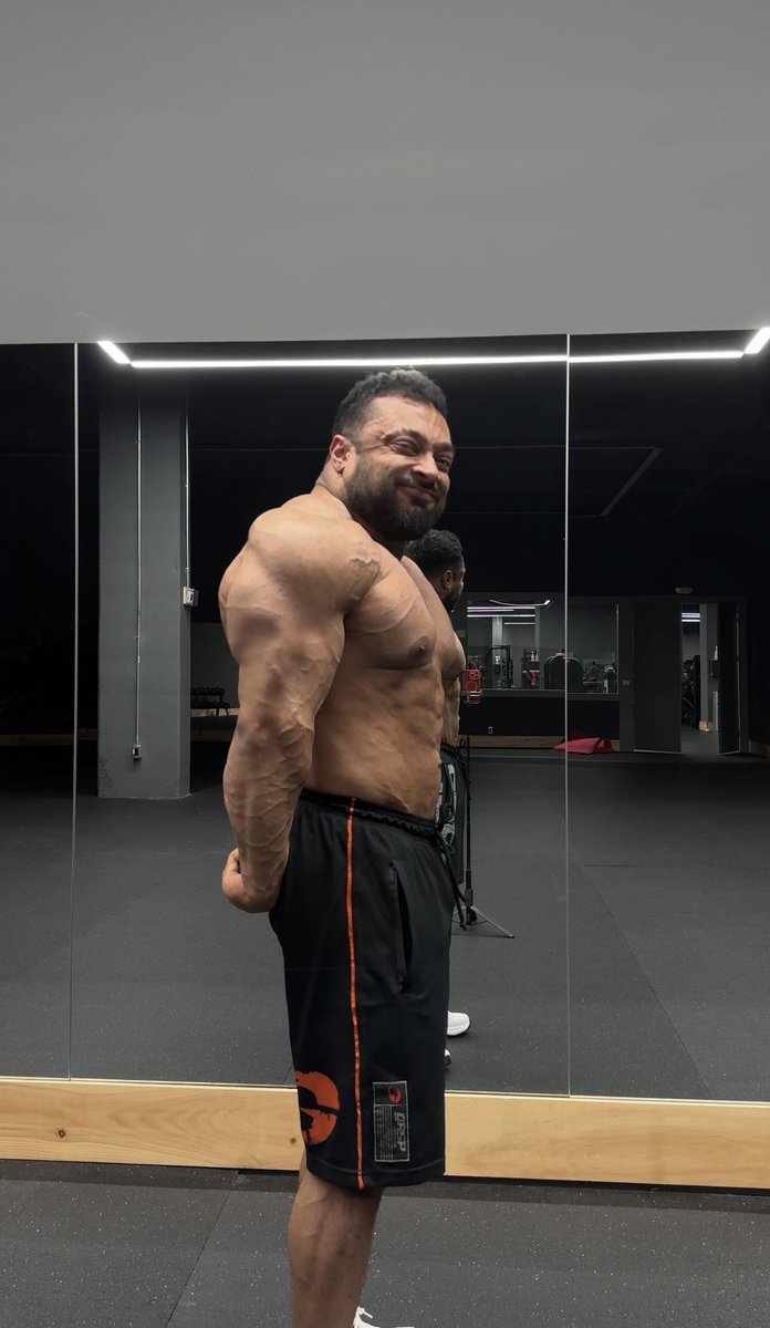 GodPerf's tweet photo. All I want is 20 inch arms https://t.co/Fh8wbZAVhk