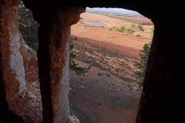 _ImanAbdullah_'s tweet photo. تبسيلو شرق جنوب المرج القديمة بـ5 كم 🇱🇾🏛️
هني تلقى مقبرة المنيخرات أو «حقفة المنيخرات» ذات الطابقين، وأثر يرجع لأكثر من 2500 سنة من زمن الإغريق 😮✨
تاريخ ليبيا مش عادي… كل زاوية فيها حكاية 🇱🇾❤️
#تبسيلو #ليبيا https://t.co/cUniwffYpC