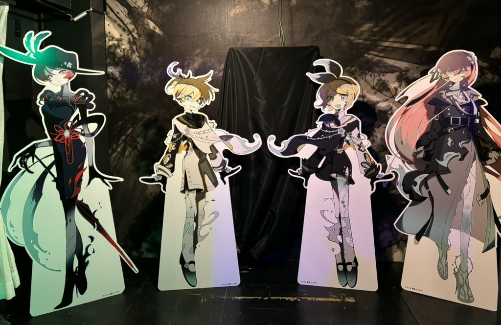 aozukikawasemi's tweet photo. プレオープンにて一足先にオバケンとコラボカフェにお邪魔してきました！等身大パネルって、良いですね… https://t.co/7pZufxvTQQ
