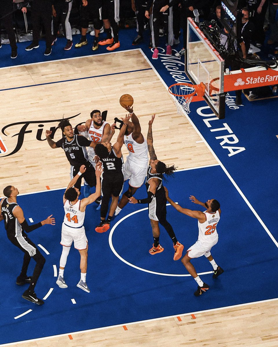 TheStrickland's tweet photo. The New York Knicks play basketball at Madison Square Garden tonight, the first time since Game 4 of the NBA Finals https://t.co/waohVLiH8r