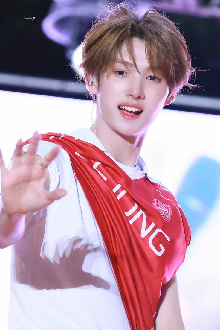 ppttzunflower's tweet photo. selera pribadi tapi dimata gue yoje paling cakep kalo rambut pendek, yang bagian belakangnya pendek gitu
mana ya foto dia di showcase you you dari samping, wah itu cakep banget https://t.co/4bEHe4G2mL