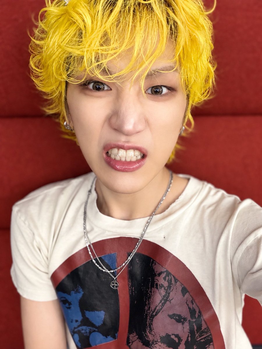 2R_woo's tweet photo. ㅁㅊ 뽀글링 사진 줫어 ㅜㅜ https://t.co/CTlRCFGt0A