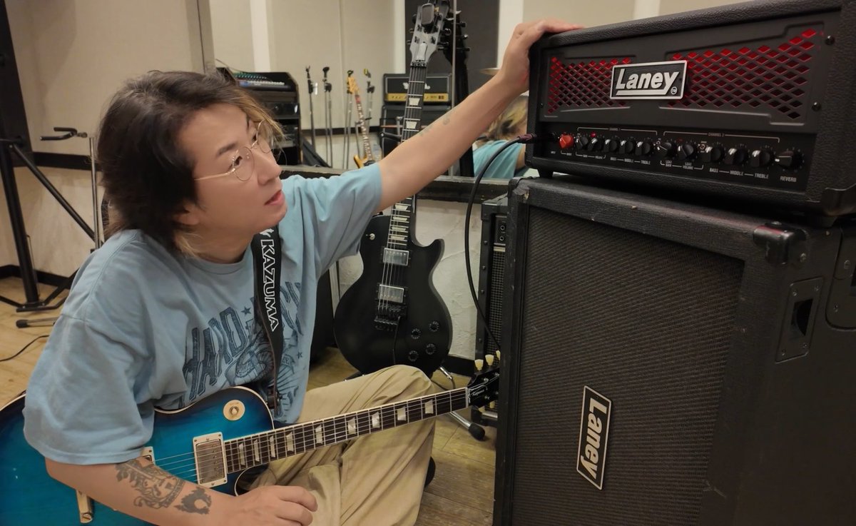 kazumaendo's tweet photo. 12/5のソロライブが近づいてきたのでギターアンプを新調してみました。
それに伴い本日のYouTubeはスタジオで大音量で鳴らしてみた動画です。
実際ライブで使うかは会場に来てからのお楽しみですかね。

https://t.co/LMQ9MO7CHS https://t.co/8RuB27NllI