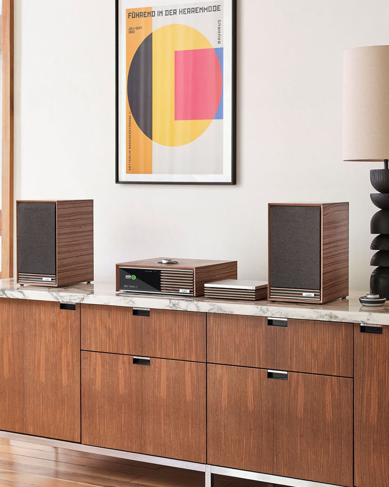 RCSnelling's tweet photo. Ruark R100 Series 🎶 designed to be seen, engineered to be heard.

Explore the collection...

#ruarkaudio #luxuryaudio #musicconsole #bookshelfspeakers #audiophiledreams #themusiclife https://t.co/lnlhvkuRCe