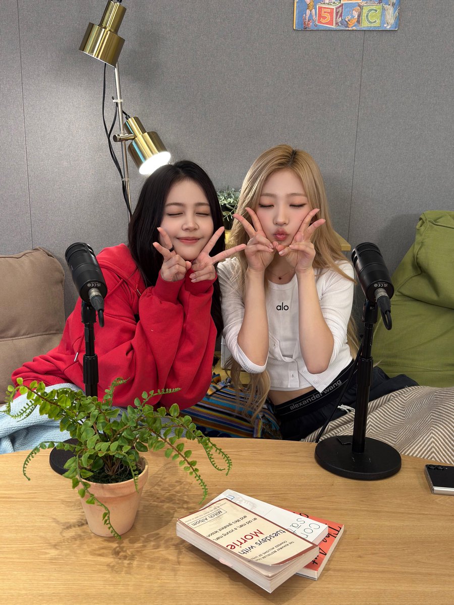 Hearts2Hearts's tweet photo. A Vancouver girl with a wild heart met a Bali girl with a sun-kissed smile, and we became Hearts2Hearts 🧁🌴

Tune in to listen to our story! 
https://t.co/cMUaOvEvoT

#Hearts2Hearts #하츠투하츠 #H2H 
#CARMEN #STELLA 
#HeartsPod https://t.co/FZP99IzwwE