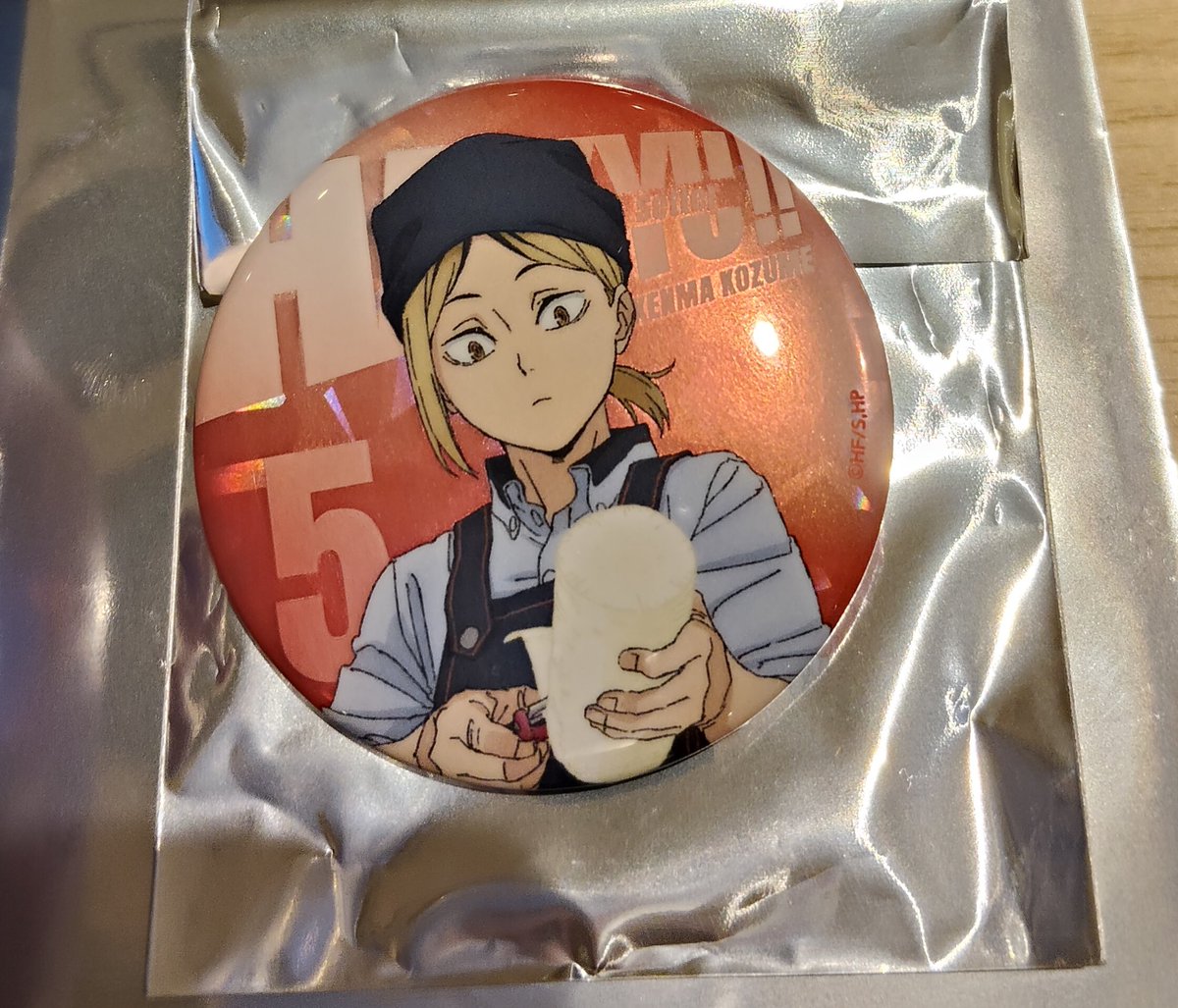 buhibuhibo0's tweet photo. 【交換】ハイキュー!! 大戸屋 ホログラム  缶バッジ

譲) 孤爪

求) 宮侑

本日なんばでの交換、または後日大阪市内お手渡し交換or郵送交換

※出先のためIDなしです。

お気軽にお声がけください!
宜しくお願い致します🙇 https://t.co/MqoubQmSGa