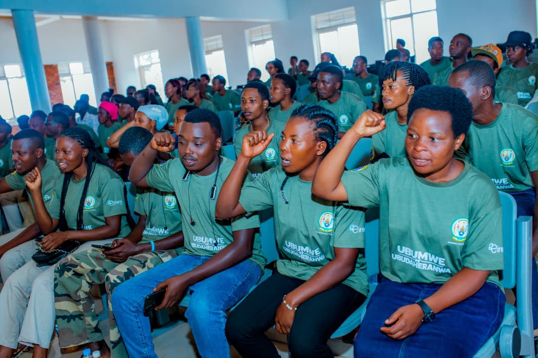 IGIHE's tweet photo. Kuri uyu wa Kane, ku bufatanye na Unity Club, mu Karere ka Rwamagana hari kubera ibiganiro by'abagize Ihuriro ry’Ubumwe n’Ubudaheranwa, ryitabiriwe n’abaturutse mu turere twa Rwamagana, Kayonza, Ngoma na Kirehe. 

Ni ibiganiro bigamije kuganira ku mateka y'igihugu n'urugendo rw'ubumwe n'ubudaheranwa nyuma y'imyaka 32 Jenoside yakorewe Abatutsi ihagaritswe.

Muri iki gikorwa hari gutangwa ikiganiro gihuriwemo na Visi Perezida w'Umutwe w'Abadepite, Uwineza Beline, Senateri Prof. Dusingizemungu Jean Pierre na Mujawamariya Berthe wahoze ari Umudepite.