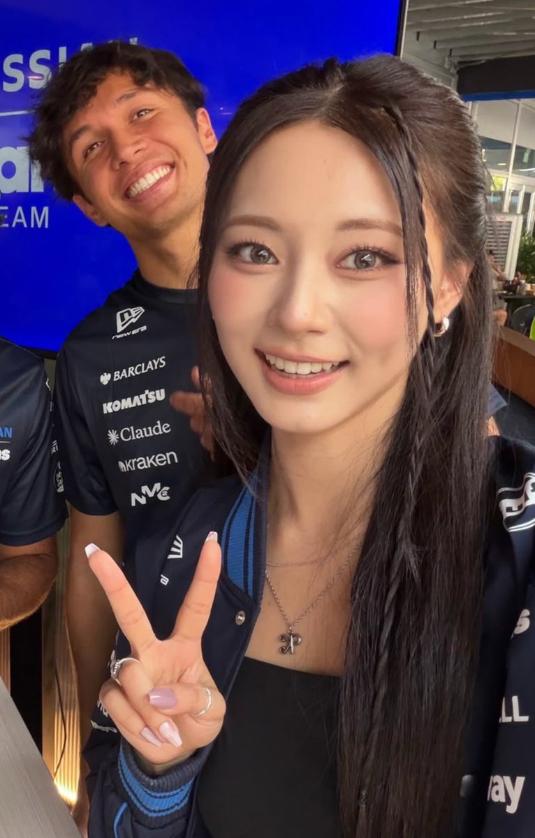 D4HYUNK81M's tweet photo. f1 x kpop, the duo i made up 😁💙🤍 https://t.co/7UeIwsTetW