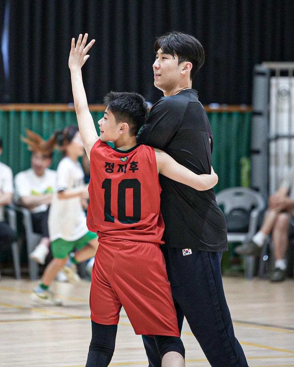 k0geppang's tweet photo. 내가 좋아하는 사진 
초등학생을 상대로도 최선을 다하는 프로선수 https://t.co/9fKZXO31l7
