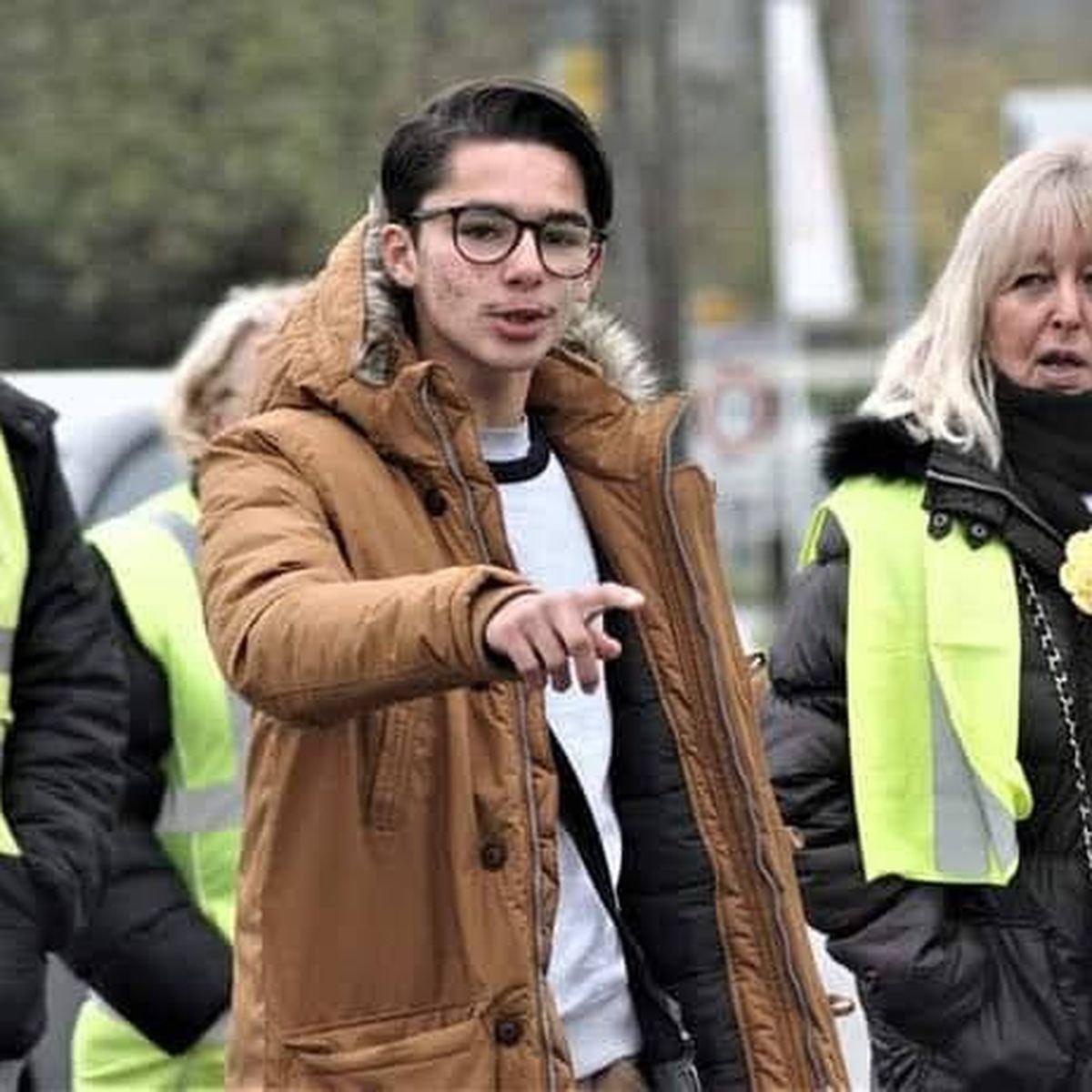NinaSimone3194's tweet photo. Je suis bloquée par @DidierMaisto mais sur ce coup là je suis d'accord avec lui. Il a l'âge de mon fils aîné et se retrouve à L'ISOLEMENT PUTAIN !!! L'ISOLEMENT POUR DES MOTS😤😤😤 
Ils se sont acharnés sur lui de @YaelBRAUNPIVET qui lui a interdit l'accès à l'assemblée nationale de manière totalement arbitraire à @EmmanuelMacron qui a obtenu justice pour DES PUTAINS DE MOTS !!!
JE HAIS CE QU'ILS ONT FAIT DE NOTRE PAYS, CE QU'ILS FONT À NOS ENFANTS, NOS DROITS ET NOS LIBERTÉS. JE VOMIS LA MACRONIE AUTANT QUE LE LEPENISME ET LE NETANYAHUISME ! 

Je pleure et je prie pour @ritchy_thibault, un gamin ne devrait pas être placé à l'isolement pour des MOTS alors des criminels en col blanc sont en liberté malgré des décisions de justice indiscutables😤😤😤