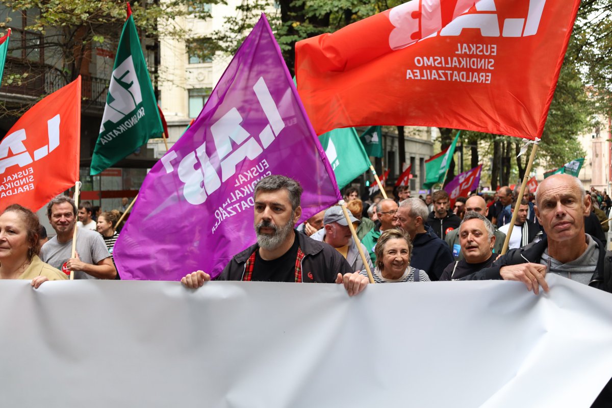 LABpublikoa's tweet photo. 💢 BILBOko mobilizazioa

📢 GAUR #GREBA! 

🚨 Udaletako lan baldintzak #HEMENERABAKI! 
💢 #Udalhitz-en eta udaletan EDUKIAK ORAIN! 
💢 Eudel, blokeorik ez! https://t.co/8Okd4Cq69F