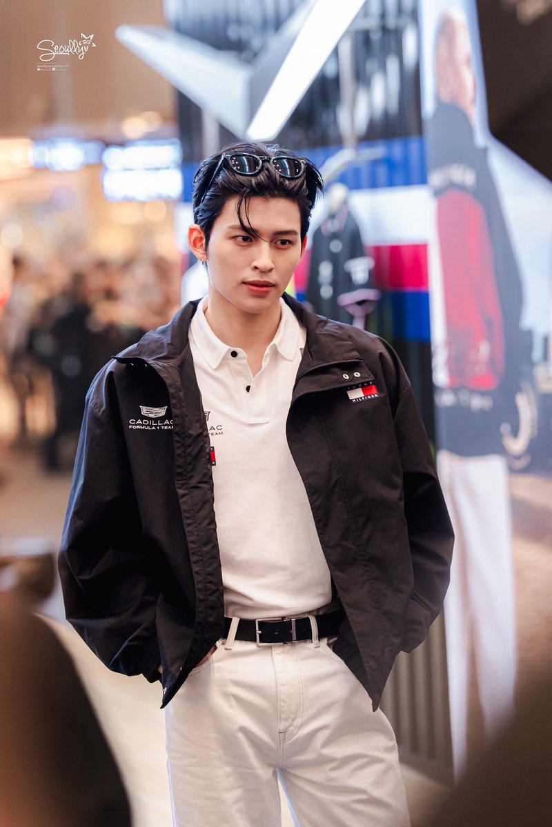 twixtpp's tweet photo. แล้วจะหล่ออะไรขนาดนี้วะ งง https://t.co/5BEaGW1aDN
