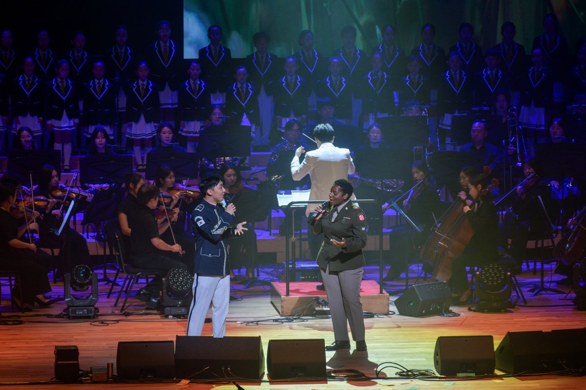 USForcesKorea's tweet photo. Combined Forces Command hosted the 5th annual ROK-U.S. Alliance Concert on Oct. 7 in Pyeongtaek. More than 1,200 service members, military families, and local residents came together for an evening themed โHome."
#ROKUSAlliance #WeGoTogether #FightTonight https://t.co/DDlpZpvU80