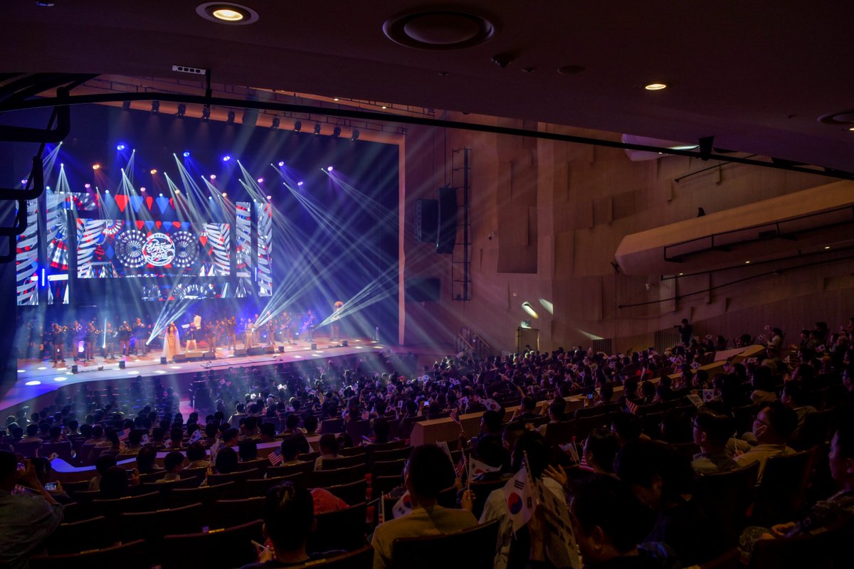 USForcesKorea's tweet photo. Combined Forces Command hosted the 5th annual ROK-U.S. Alliance Concert on Oct. 7 in Pyeongtaek. More than 1,200 service members, military families, and local residents came together for an evening themed โHome."
#ROKUSAlliance #WeGoTogether #FightTonight https://t.co/DDlpZpvU80