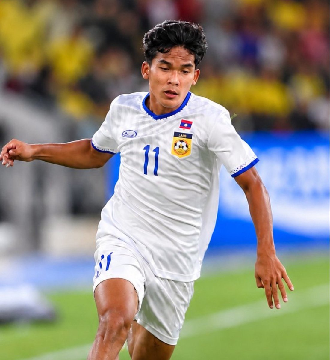 idextratime's tweet photo. 🚨 TERKINI : Pemain Timnas Laos, Soukphachan Lueanthala, ditahan atas dugaan pengaturan pertandingan di ASEAN Championship 2026.

Ia diduga jadi penghubung sindikat taruhan asal Vietnam dengan pemain lain di timnya.

Federasi Sepak Bola Laos (LFF) sebelumnya melaporkan dugaan suap, perjudian ilegal, dan manipulasi laga kepada pihak berwenang sebelum akhirnya menyerahkan kasus ke polisi pada 7 Agustus.

Lueanthala ditahan usai sejumlah pemain Laos diperiksa polisi pasca laga vs Myanmar yang berakhir 2-7. Sebelumnya Laos juga kalah 0-5 vs Thailand, 0-4 vs Malaysia, dan 1-4 vs Filipina.

Bukan pertama kalinya. Pada 2020, AFC jatuhkan larangan seumur hidup ke Thipphonexay Inthavongsa atas manipulasi laga vs Hong Kong (2017).

📝 @guardian_sport