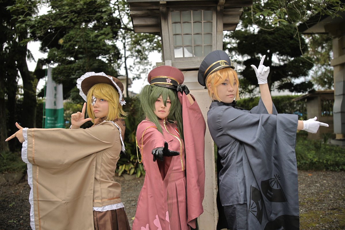 pasol92ry's tweet photo. ボーカロイド 
コスプレ/COS

────────
　　青藍の空
　　遥か彼方
────────

初音未來@violet_flower32 
鏡音錬@gedou_zingai 
鏡音鈴@pasol92ry 

📷隆さん@Tuc_ker 

#コスプレス #狐夢 #竹駒神社 https://t.co/f37MZhJPLZ