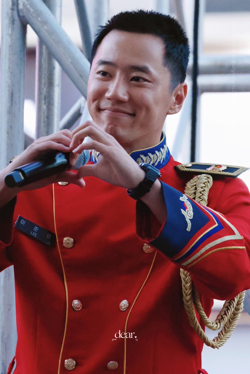 dear_2junyoung's tweet photo. 261008 임실치즈축제 개막식

(⁎⁍̴̛ᴗ⁍̴̛⁎) 💖 뿅!
#이준영 #leejunyoung #포행즈 #최정요 
#イジュニョン #李濬榮 @1ee_Jun_Yxxng
어두워..하.. https://t.co/jhv4RDj6Jh