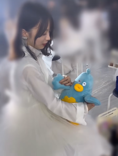hinatazakablog's tweet photo. 【日向坂46】ポカさん、櫻坂46にめちゃくちゃ優しく扱われる 

・すみれさんに地獄に堕としてもらうか
・あらためてポカの存在の異様さに気付く
・当然のようにはるよちゃんが既に反応済みかよw https://t.co/awiTHqC3Fq
