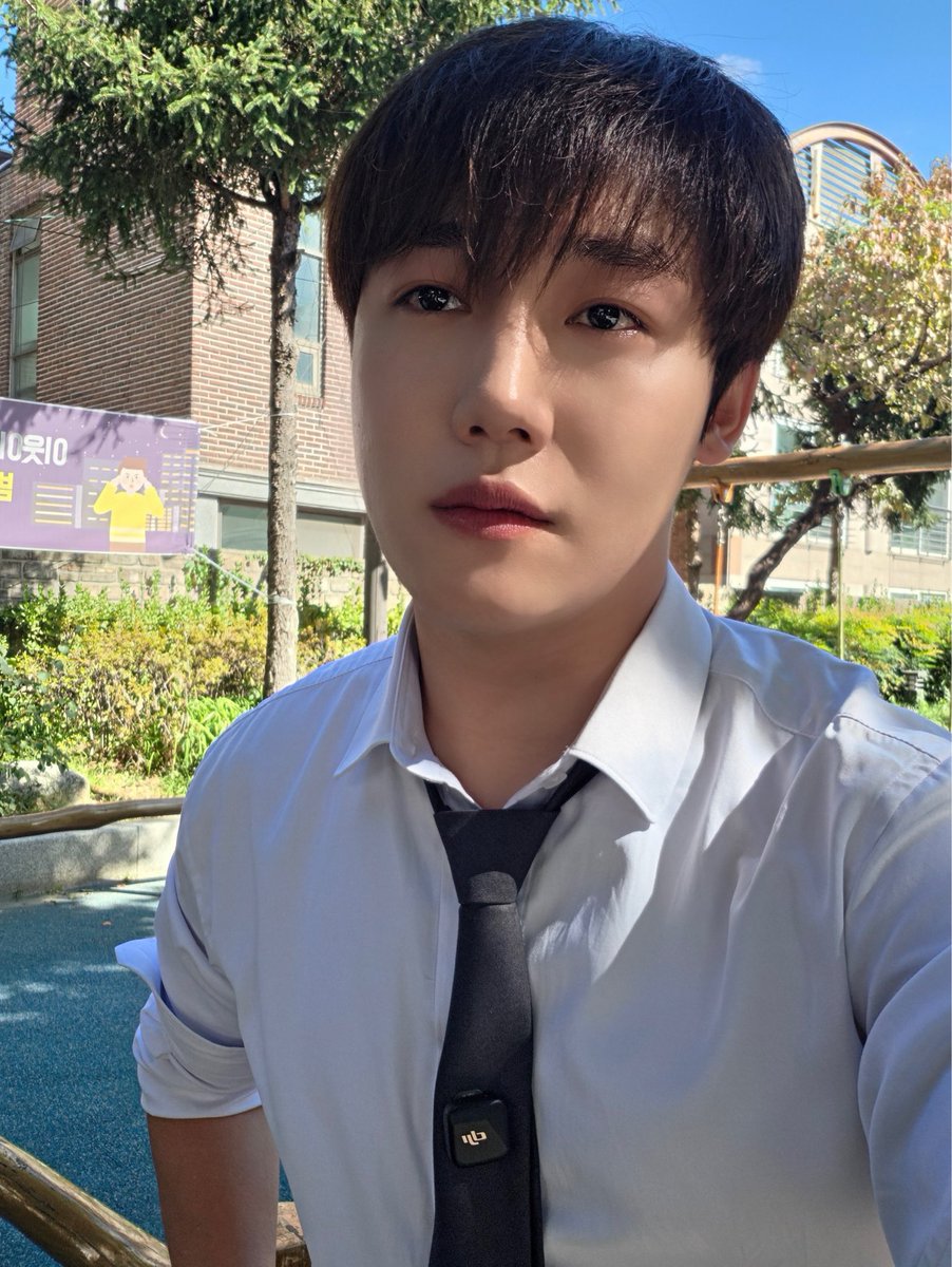GoldenChild's tweet photo. [🎥] 30살 아이돌이 낮술 하면 생기는 일… | 웅대리퇴근하는데요 EP.1 (출처 : 전웅인데요? | YouTube)

▶ https://t.co/NoONgRj7XC

#GoldenChild #골든차일드 #GNCD
#이장준 #LEEJANGJUN https://t.co/uJ2sMU8uFv