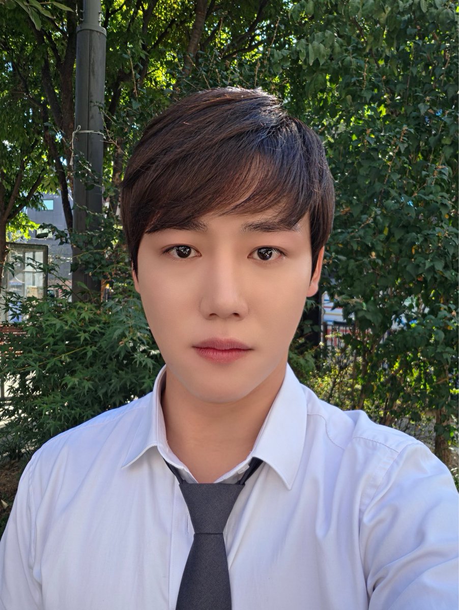 GoldenChild's tweet photo. [🎥] 30살 아이돌이 낮술 하면 생기는 일… | 웅대리퇴근하는데요 EP.1 (출처 : 전웅인데요? | YouTube)

▶ https://t.co/NoONgRj7XC

#GoldenChild #골든차일드 #GNCD
#이장준 #LEEJANGJUN https://t.co/uJ2sMU8uFv