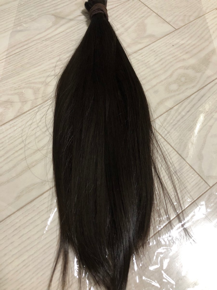 hairfetishwife's tweet photo. 今日10月8日は頭髪記念日という事で、数年前に断髪した際に記念に主人が今も保管している私の髪をアップします☺️ https://t.co/y9ytEUOx4m