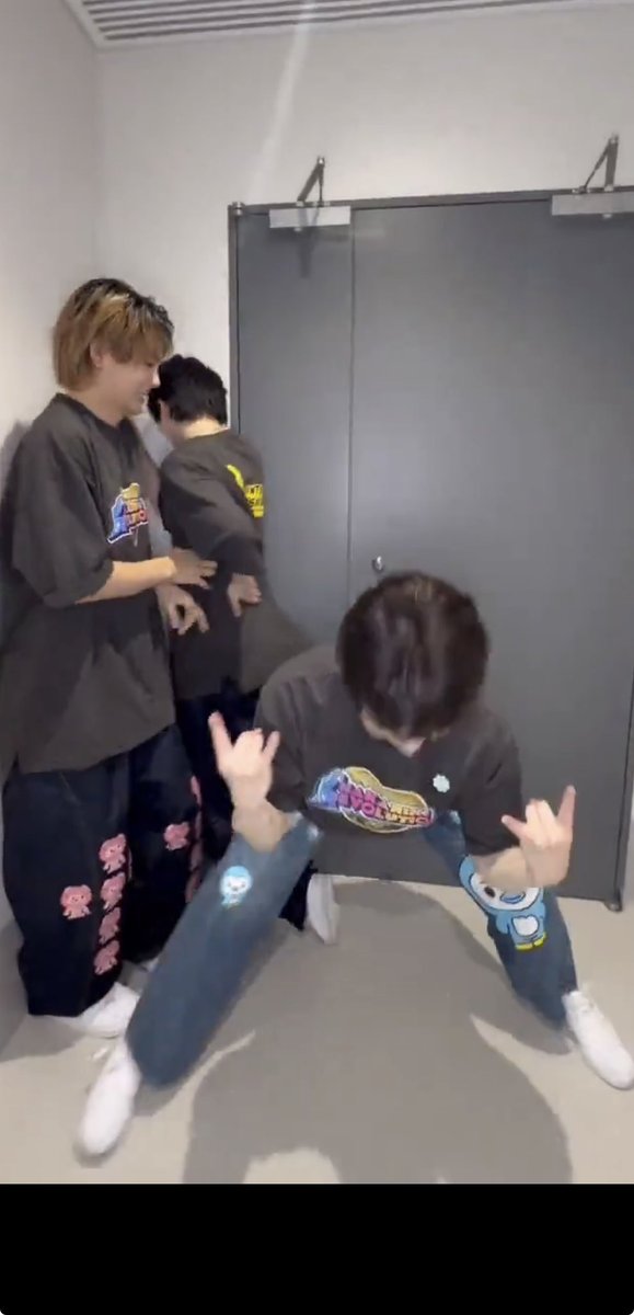 annmilk_'s tweet photo. 吉田ドアノブ痛そうwww https://t.co/WoqSXTRqzr