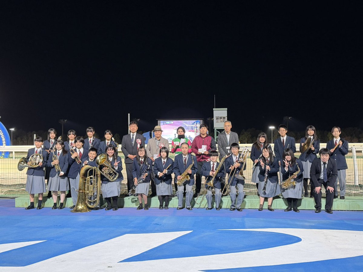 tonekkochannel1's tweet photo. 2026年10月8日(木)
門別競馬場
第11競走　日高町協賛
「#ザ・ロイヤルファミリー記念特別」

ザ・ロイヤルファミリー、早見 和真さん、そして応援いただいた皆さま、ありがとうございました🐎🌬️

#早見和真 #日高町 #日高町DAY #ホッカイドウ競馬 #富川中学校吹奏楽部 #ファンファーレ https://t.co/NkngDp9rxg