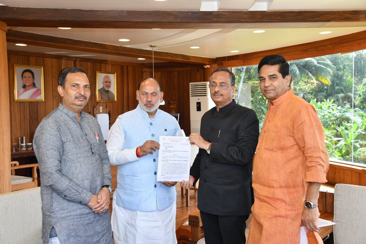 LG_ANI_DrDinesh's tweet photo. लोक निवास, श्री विजयपुरम में भाजपा प्रभारी अंडमान तथा निकोबार दीप समूह श्री जय प्रकाश, प्रदेश अध्यक्ष भाजपा श्री अनिल तिवारी एवं पूर्व प्रभारी श्री रघुनाथ कुलकर्णी ने शिष्टाचार भेंट की।

@VPIndia @PMOIndia @HMOIndia @MinOfCooperatn @MinofCultureGoI @tourismgoi @MoRD_GoI @PibHomeAffairs @PIB_India