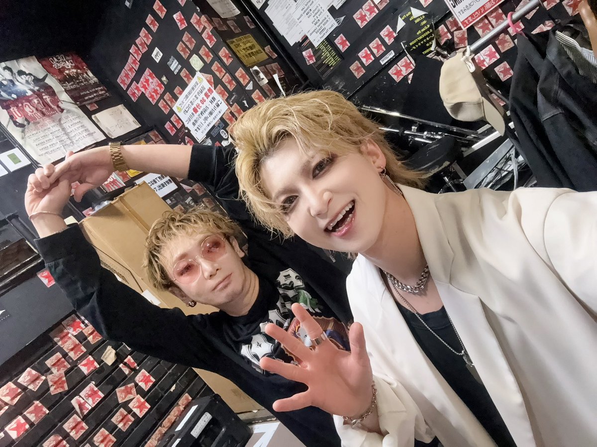 Juri_Vocal's tweet photo. 今年もQuiss the 12012出演させていただきました！
楽しい時間はあっという間で、本当に素晴らしい楽曲達を歌わせていただき感謝です。
改めて塩谷さんバースデーおめでとうございます！ https://t.co/Mxy7aSYfGh