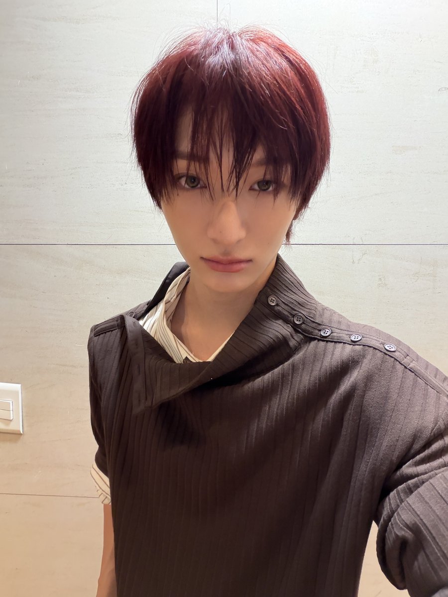 ouyyyyyyyyyyyy's tweet photo. 전날셀카까먹어서 오늘개존예셀카줌 학습하는개구리 https://t.co/SGLiYjnrRY