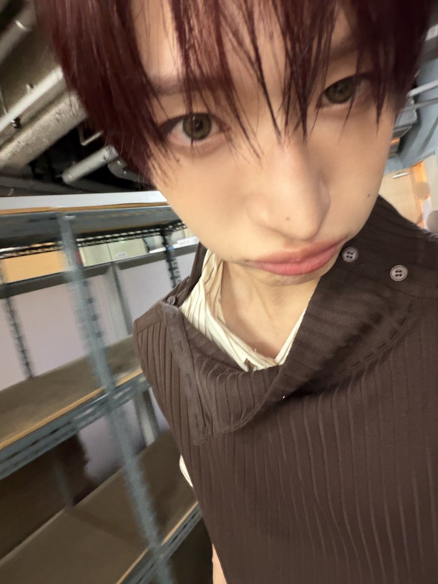 ouyyyyyyyyyyyy's tweet photo. 전날셀카까먹어서 오늘개존예셀카줌 학습하는개구리 https://t.co/SGLiYjnrRY