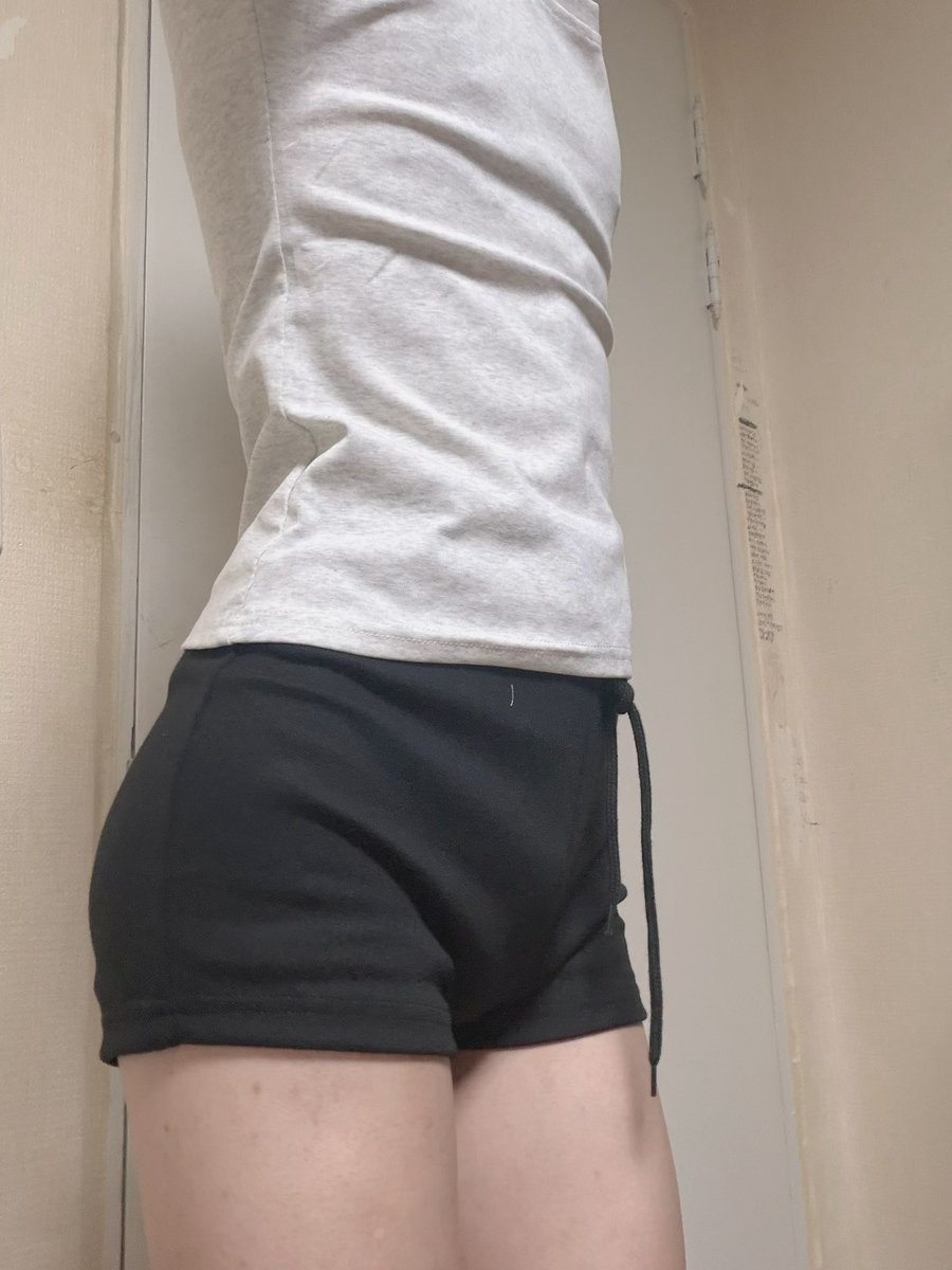 z1vyry's tweet photo. 아 허리랑 골반 수술 마렵네
#여장 #CD #femboy #女装 https://t.co/tQIfXsoAqg