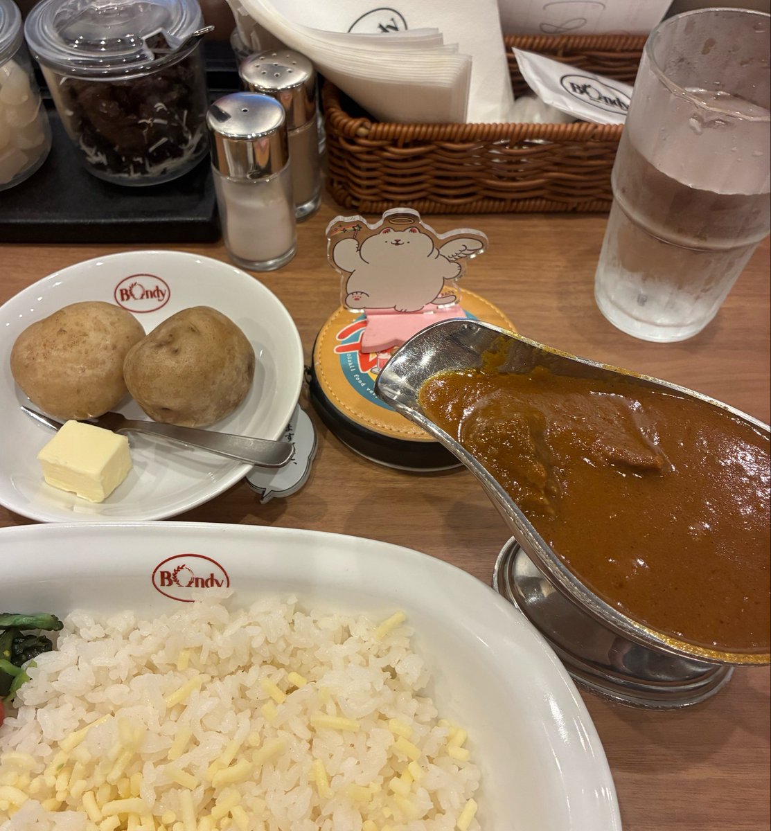 ealyou's tweet photo. 今日のお夕飯は
秋葉原ボンディで
ビーフカレー😋

久しぶりだったけど、
いつもの味で、美味しかったです♪ https://t.co/hkktm9vacP