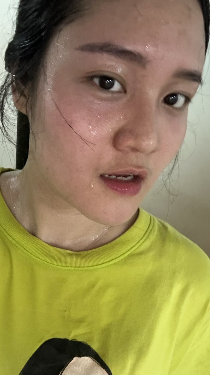 Zinfamzw's tweet photo. ရေမဟုတ် 🫠💦 https://t.co/fmStVMMbE0