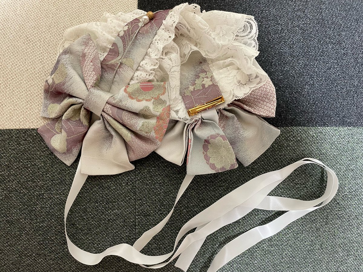 uramnkc's tweet photo. またヘッドドレス手に入れてしまった　もう３つ目よお世話できるの！？！？だってこちらの作品は着物リメイクの高貴な作品でもう一つはバンダナリメイクのちょっとラフな作品でもう一つはベーシックにピンクな作品で全部違うもん！！！！！！ https://t.co/V3rOyM9YcL