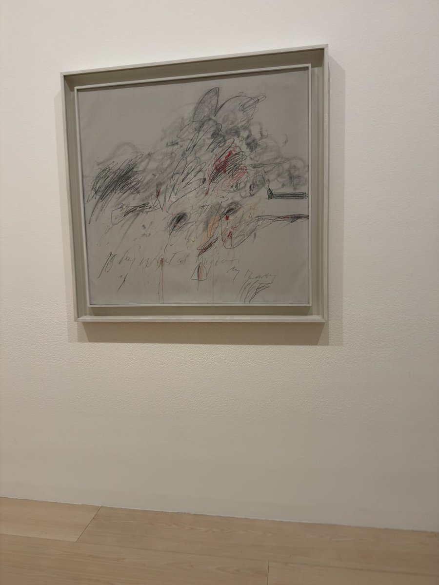 SeLlamaSaraa's tweet photo. Lo intenté valorar varias veces y def no lo logré, el arte moderno no es lo mío https://t.co/8DH5kZEXEq