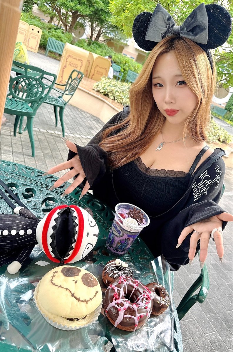 peeeaaaaaach's tweet photo. ハロウィンチックタックがかわいすぎた😱🎃🖤 https://t.co/ati3iTa60n