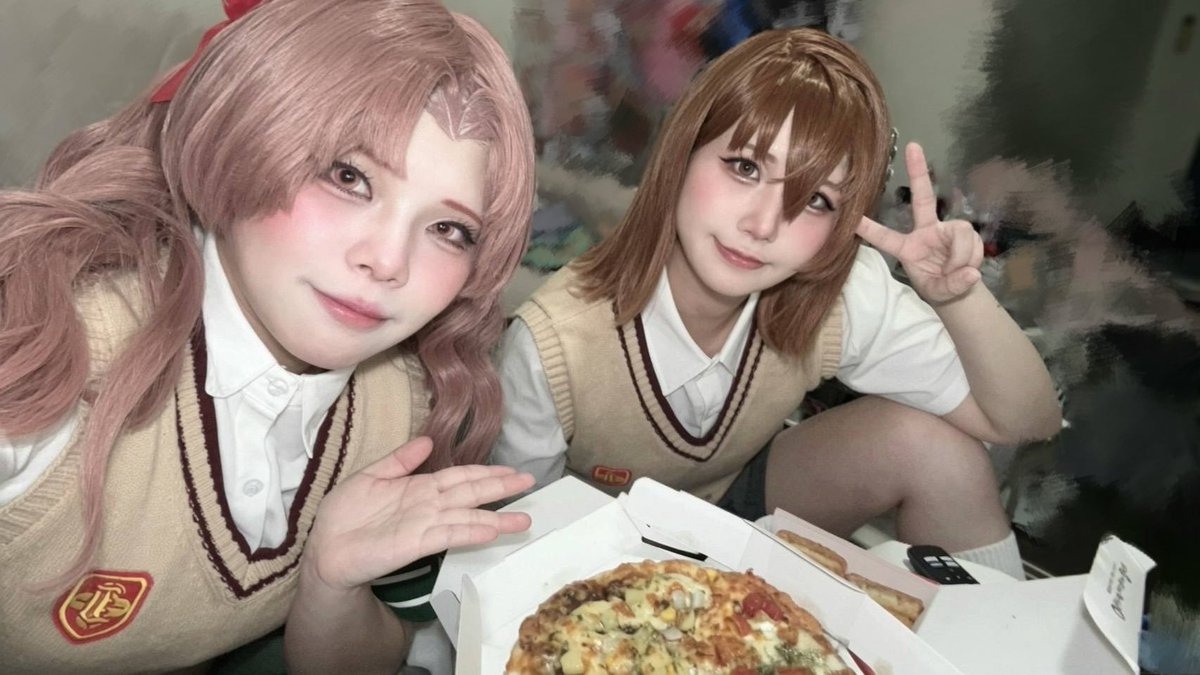mee_ro_cos_'s tweet photo. ⚠︎︎コスプレ

この間お姉様とピザパしちゃった🫶🍕
もちろん寮監様にはﾅｲｼｮで...🤫

御坂美琴🪙(@nOxOn_krm )

白井黒子🎀(メロサウルス🦖)

 #cos   #御坂美琴  #白井黒子 https://t.co/YkvRMqItpK