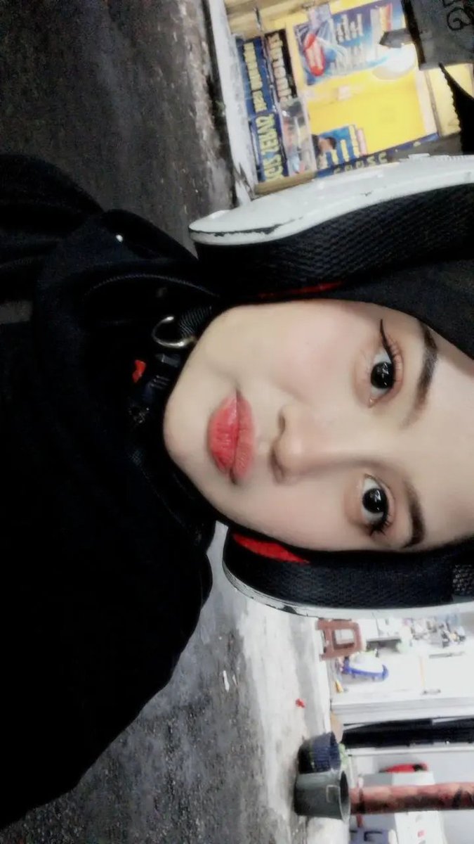 dtmverz's tweet photo. nyimut bolsuku #dwtselcaday https://t.co/YEGjtybmWU