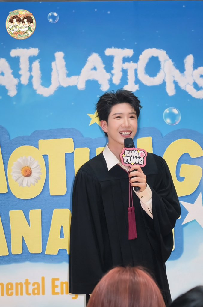 FKT_HAVENFAMILY's tweet photo. 🎉🎓KHAOTUNG GRADUATION🌻

祝未来，前程似锦
繁花相伴🌸

Thanks all love 🧡🤍

#KhaotungHappyGraduation 
#firstkhaotung
#เฟิร์สข้าวตัง
@myktnw @Firstkpp https://t.co/nqgc4RfZZg