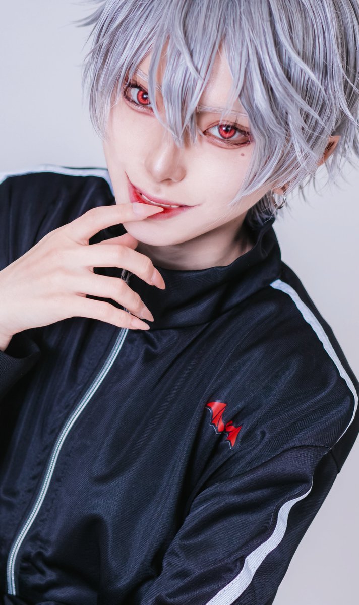 riku_ric's tweet photo. 【コスプレ】

🌈🕒/🎲

· · ───── ·✧· ───── · ·

　　本気　
　　　　　見せつけてやるよ

· · ───── ·✧· ───── · · https://t.co/tQPjw3hLak