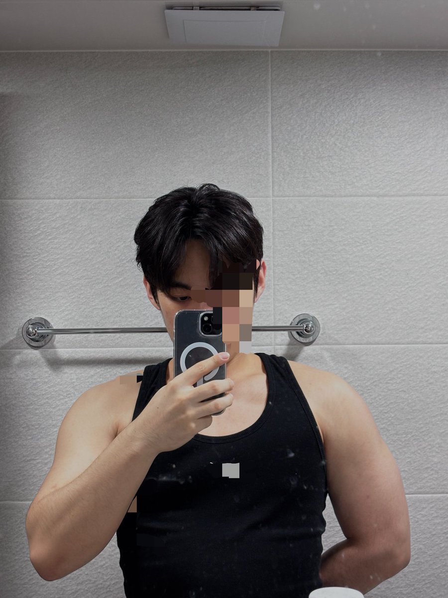 Merwmhh's tweet photo. 운동 쉬는 날 https://t.co/Cu5wSVX3L3