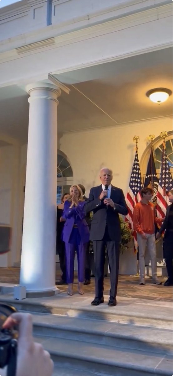 MikeDsWife's tweet photo. @WikiLeaksQ What about the real tall one https://t.co/BTV5DvEKoC