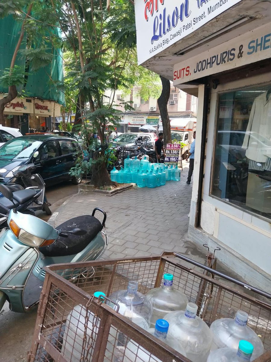 SayyedWarees's tweet photo. ILLIGALY ENCOURAGEMENT ON FOOTPATH BY BISLERI WATER 20L JARS DAILY WHICH RESIDANCE GIVING COMPLAINTS DAILY BASIS REGARDING THIS ADD-14 A SUKHIA BUILDING CASWASJI PATEL STREET 400001 PHOTOS ENCLOSED PEDESTRIAN FIRST POLICY
@mybmcWardA @mybmc yesterday complaint attend today same https://t.co/Xw0iTCbzTq