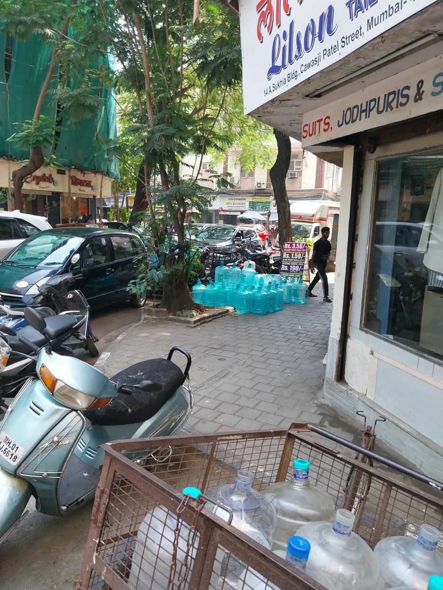 SayyedWarees's tweet photo. ILLIGALY ENCOURAGEMENT ON FOOTPATH BY BISLERI WATER 20L JARS DAILY WHICH RESIDANCE GIVING COMPLAINTS DAILY BASIS REGARDING THIS ADD-14 A SUKHIA BUILDING CASWASJI PATEL STREET 400001 PHOTOS ENCLOSED PEDESTRIAN FIRST POLICY
@mybmcWardA @mybmc yesterday complaint attend today same https://t.co/Xw0iTCbzTq