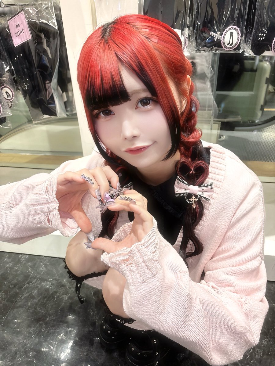 pan_yama_'s tweet photo. すみません、mineさんコラボイベントすずち、実は私まだ隠し持ってました
これさ〜！膝に！ハートの影！滅茶苦茶綺麗に出てる！！！
こういう"持ってる"のってすずちの天性のものだよな…… https://t.co/lzqWHjgicv