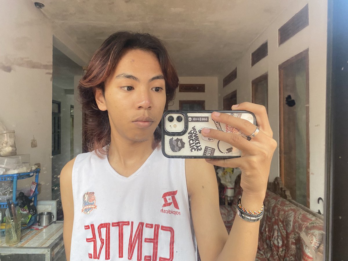 __ndraash's tweet photo. gua aneh ga sih gapake kacamata? https://t.co/I4w6k7k4w8