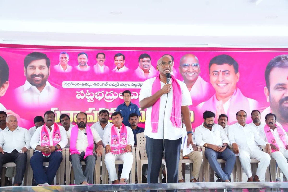 PadidelaM's tweet photo. ఈ రోజు నల్లగొండ నియోజకవర్గంలో కంచర్ల భూపాల్ రెడ్డి గారి ఆధ్వర్యంలో జరిగిన ఎమ్మెల్సీ ఓటర్ల సమీక్ష సమావేశంలో ముఖ్య అతిథిగా డా.ఆర్ ఎస్ ప్రవీణ్ కుమార్ గారు పాల్గొని బీఆర్ఎస్ పార్టీ అభ్యర్థి ఏనుగుల రాకేష్ రెడ్డి గారి గెలుపు కొరకు దిశ నిర్దేశం చేశారు

@RSPraveenSwaero 
@RakeshReddyBRS https://t.co/LZlxguxcuQ