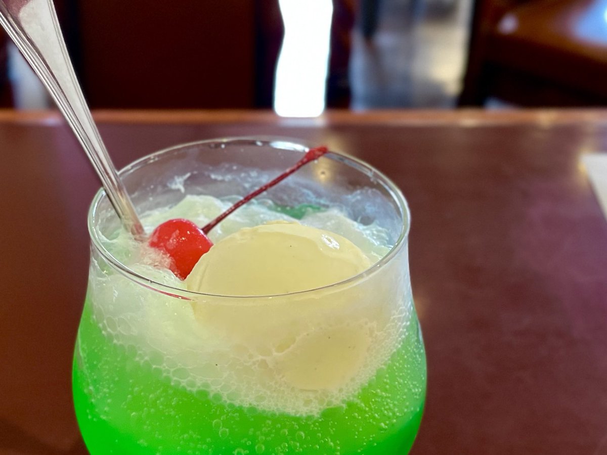 TOSHIMA_Daisuke's tweet photo. モーニング・クリソ🍹

#クリームソーダ #パーラー喫茶BC #宇都宮 #クリソ #喫茶店 #純喫茶 #モーニング https://t.co/9IaqXlV8my